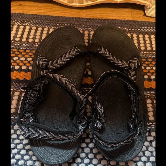 Teva hurricanes sz 11